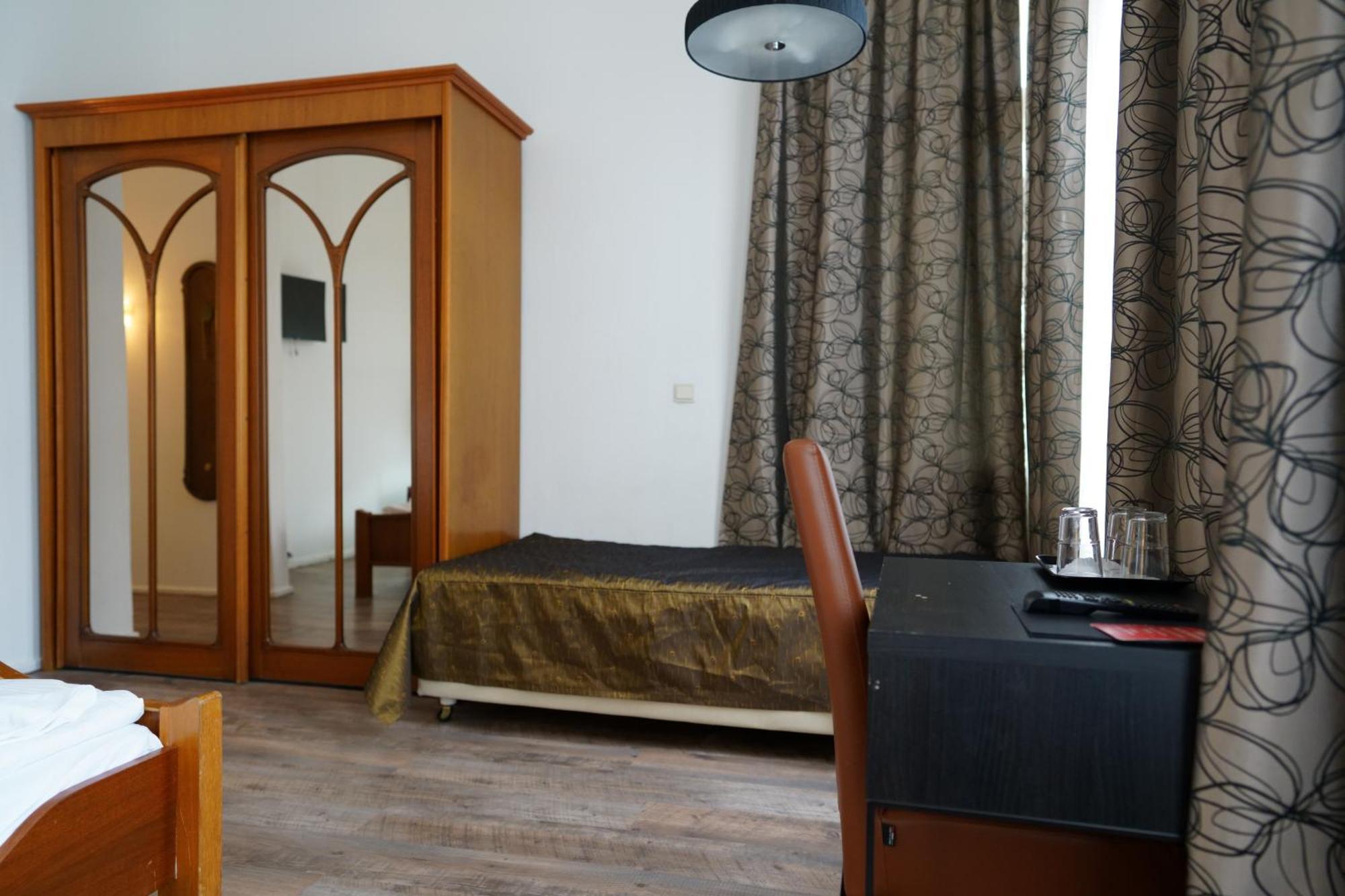Hotel Pension Xantener Eck Berlin Dış mekan fotoğraf